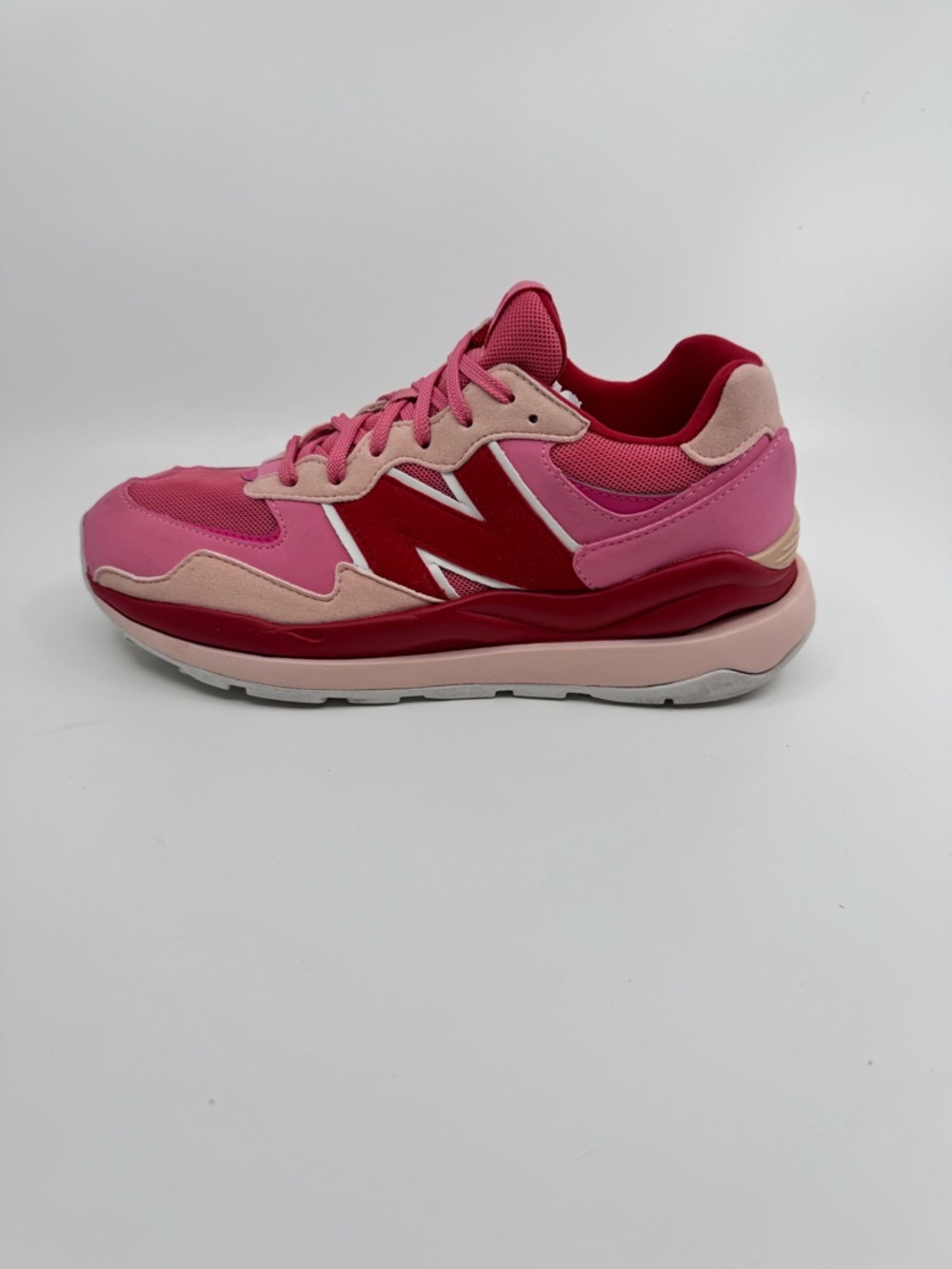 New Balance 57/40 Big Kid 'Vibrant Pink Team Red' SZ Women’s 8.  Men’s 6.5. - Picture 4 of 10